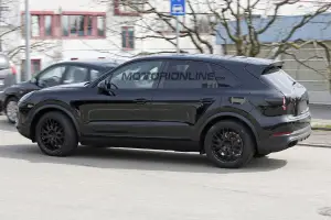 Porsche Cayenne 2017 - Foto spia 18-05-2016