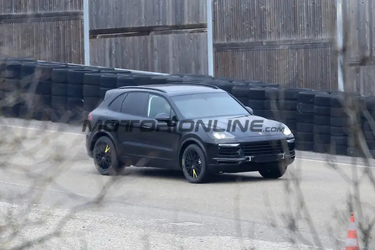 Porsche Cayenne 2018 - Foto spia 03-02-2016 - 1