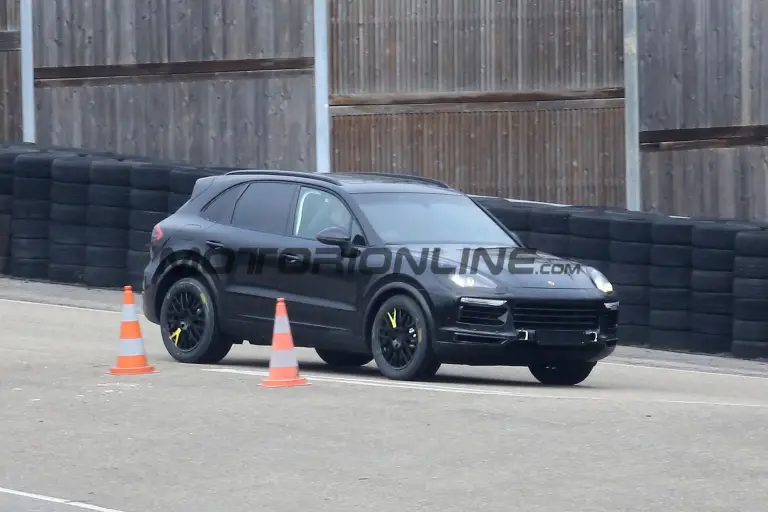 Porsche Cayenne 2018 - Foto spia 03-02-2016 - 2