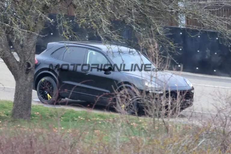 Porsche Cayenne 2018 - Foto spia 03-02-2016 - 5