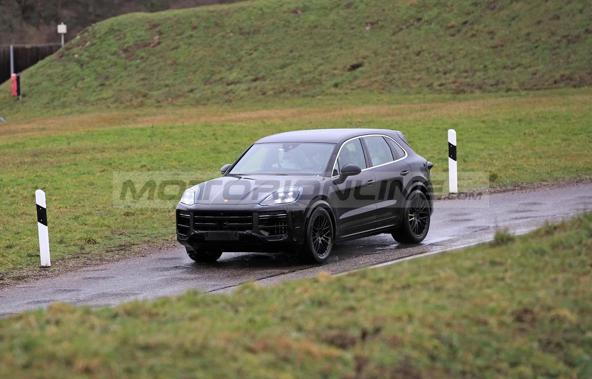 Porsche Cayenne 2022 - Foto spia 05-02-2021