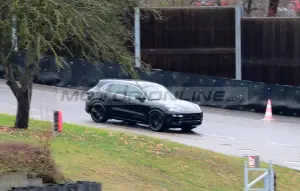 Porsche Cayenne 2022 - Foto spia 05-02-2021