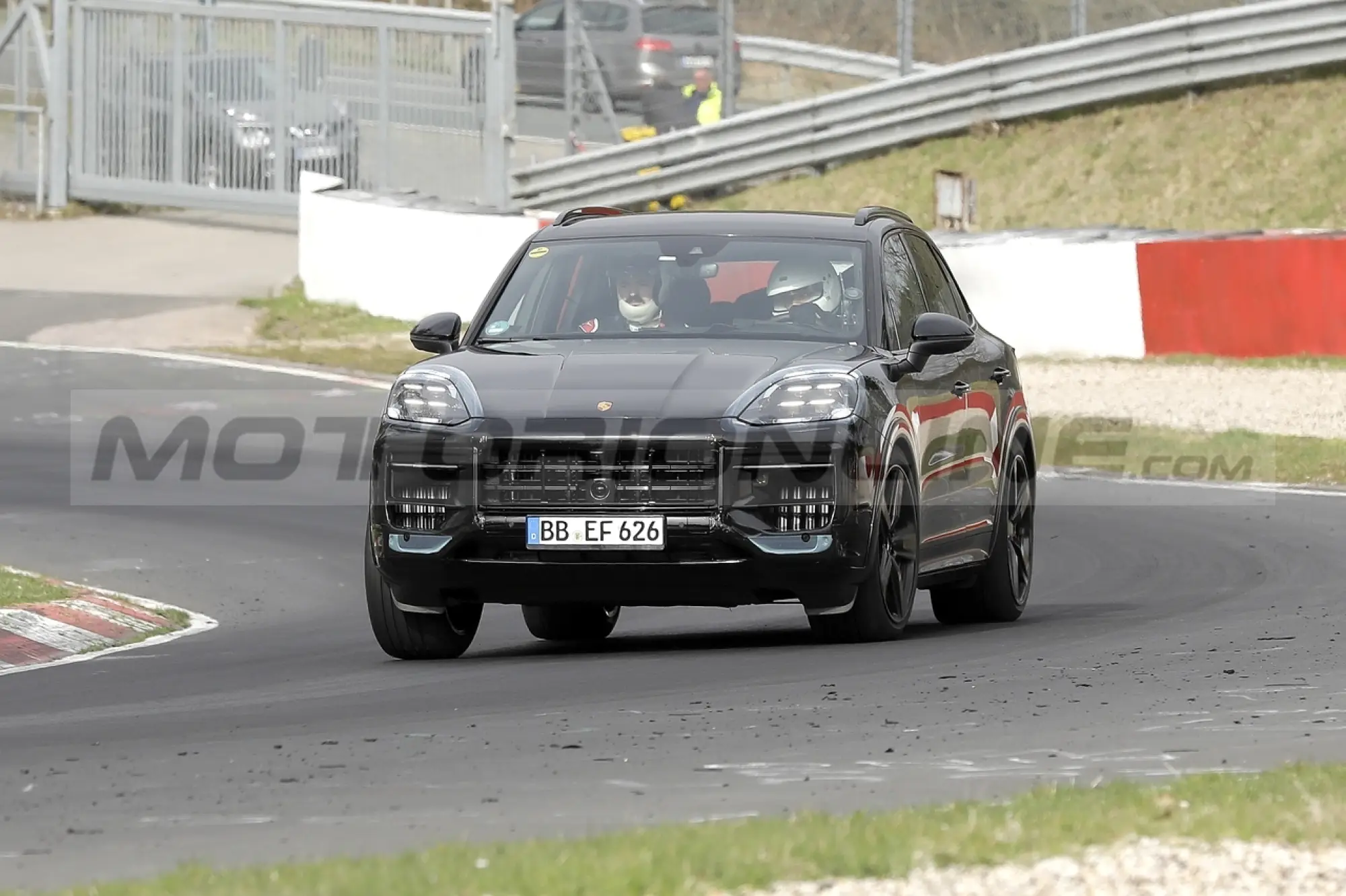 Porsche Cayenne 2023 - Foto Spia 27-07-2022 - 17