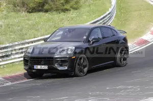 Porsche Cayenne 2023 - Foto Spia 27-07-2022 - 18