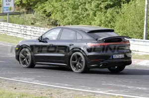 Porsche Cayenne 2023 - Foto Spia 27-07-2022 - 3