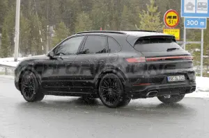 Porsche Cayenne 2023 - Foto Spia 30-03-2022 - 3