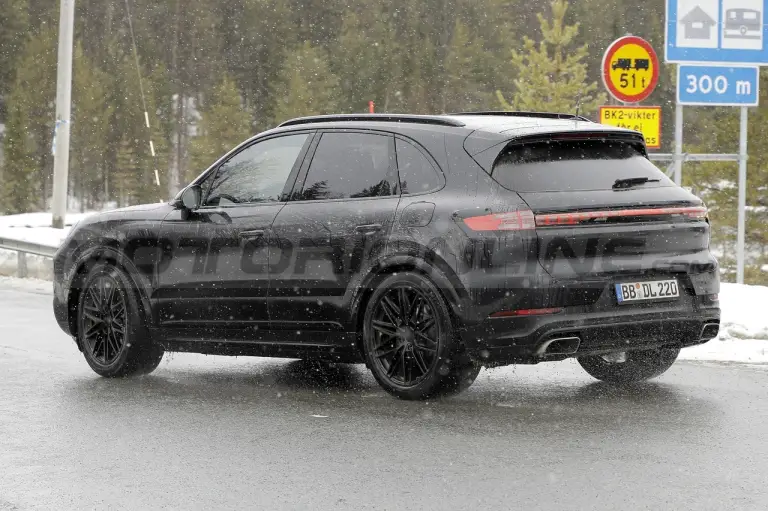 Porsche Cayenne 2023 - Foto Spia 30-03-2022 - 3