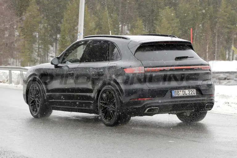 Porsche Cayenne 2023 - Foto Spia 30-03-2022 - 7