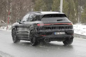 Porsche Cayenne 2023 - Foto Spia 30-03-2022 - 10