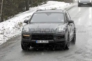 Porsche Cayenne 2023 - Foto Spia 30-03-2022 - 8