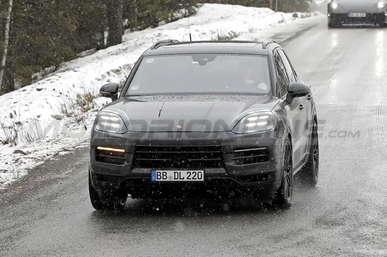 Porsche Cayenne 2023 - Foto Spia 30-03-2022 - 8