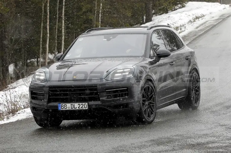 Porsche Cayenne 2023 - Foto Spia 30-03-2022 - 14