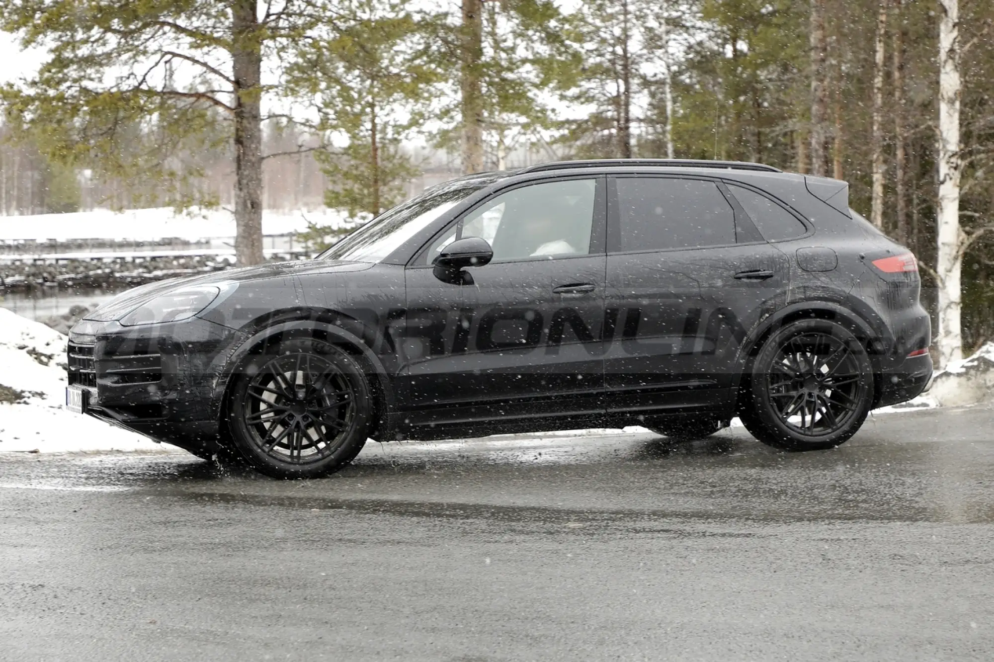 Porsche Cayenne 2023 - Foto Spia 30-03-2022 - 13