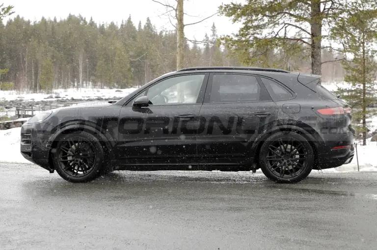 Porsche Cayenne 2023 - Foto Spia 30-03-2022 - 1