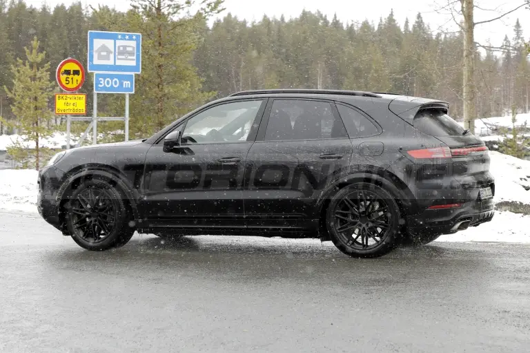 Porsche Cayenne 2023 - Foto Spia 30-03-2022 - 2