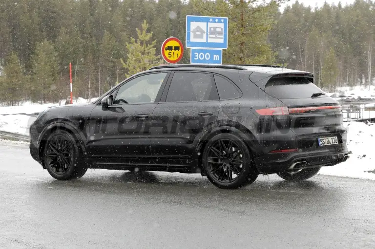 Porsche Cayenne 2023 - Foto Spia 30-03-2022 - 5