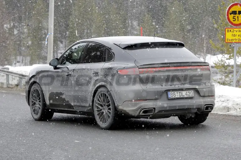 Porsche Cayenne 2023 - Foto Spia 30-03-2022 - 4