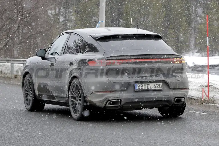 Porsche Cayenne 2023 - Foto Spia 30-03-2022 - 9