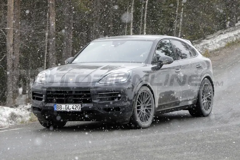 Porsche Cayenne 2023 - Foto Spia 30-03-2022 - 20