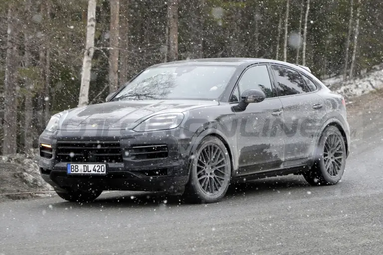 Porsche Cayenne 2023 - Foto Spia 30-03-2022 - 21
