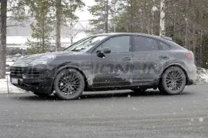 Porsche Cayenne 2023 - Foto Spia 30-03-2022 - 19