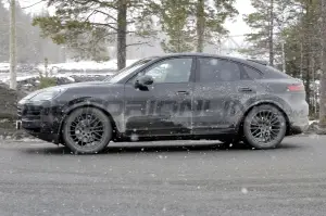 Porsche Cayenne 2023 - Foto Spia 30-03-2022 - 17