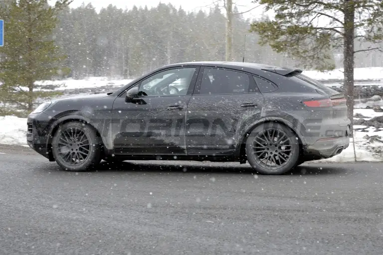 Porsche Cayenne 2023 - Foto Spia 30-03-2022 - 22