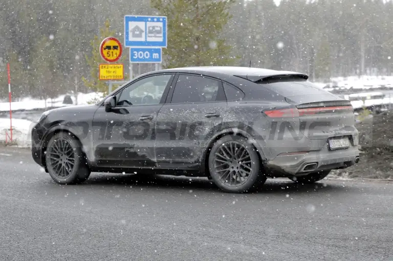 Porsche Cayenne 2023 - Foto Spia 30-03-2022 - 16