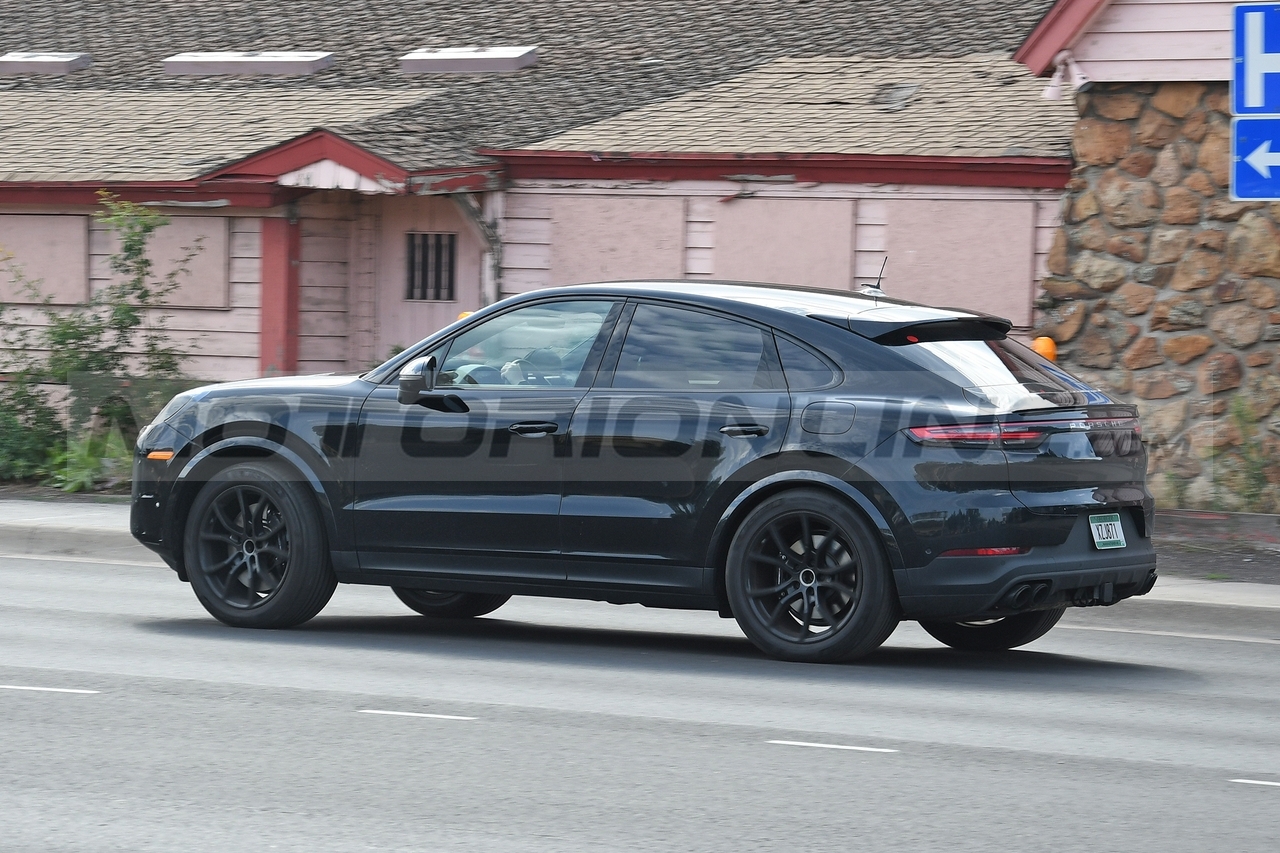 Porsche Cayenne Coupe 2023 - Foto Spia 28-07-2022