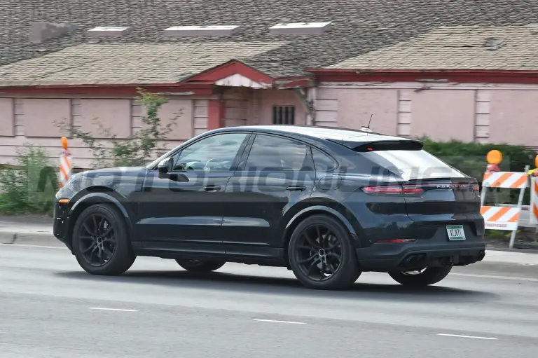 Porsche Cayenne Coupe 2023 - Foto Spia 28-07-2022 - 9