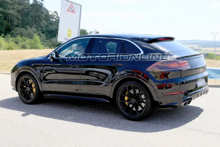 Porsche Cayenne Coupe foto spia 12 luglio 2018 - 6