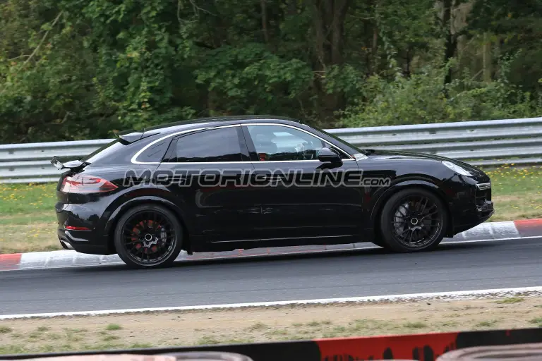 Porsche Cayenne Coupe foto spia 5 settembre 2018 - 6