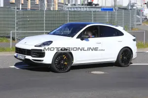 Porsche Cayenne Coupe GTS - Foto spia 8-5-2020 - 4