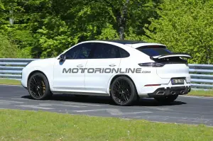 Porsche Cayenne Coupe GTS - Foto spia 8-5-2020 - 18