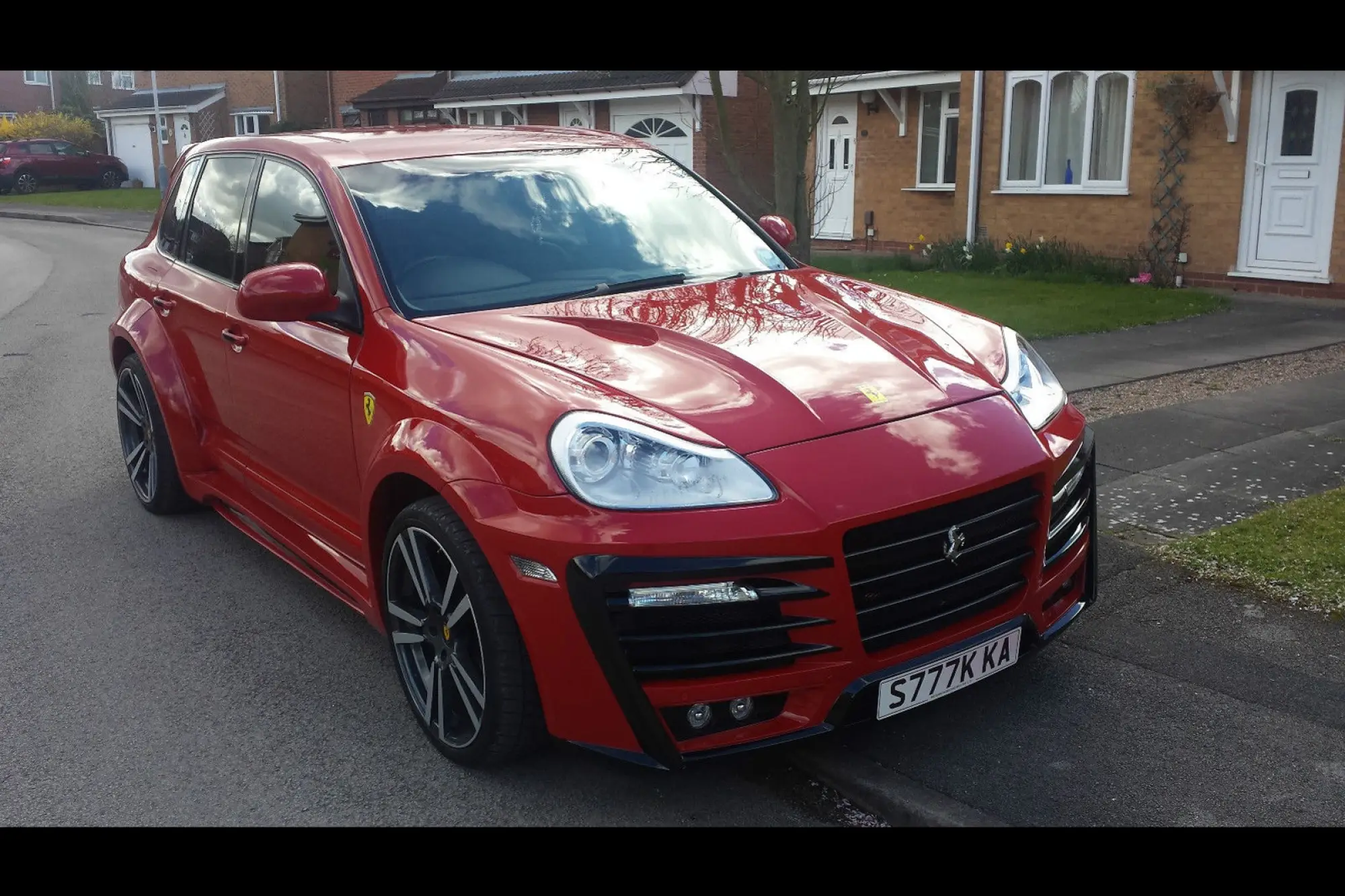 Porsche Cayenne Ferrari - 2