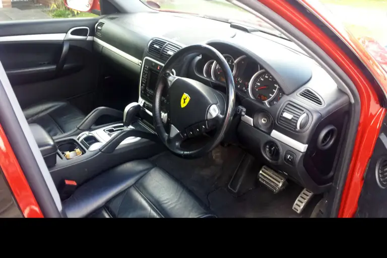 Porsche Cayenne Ferrari - 5