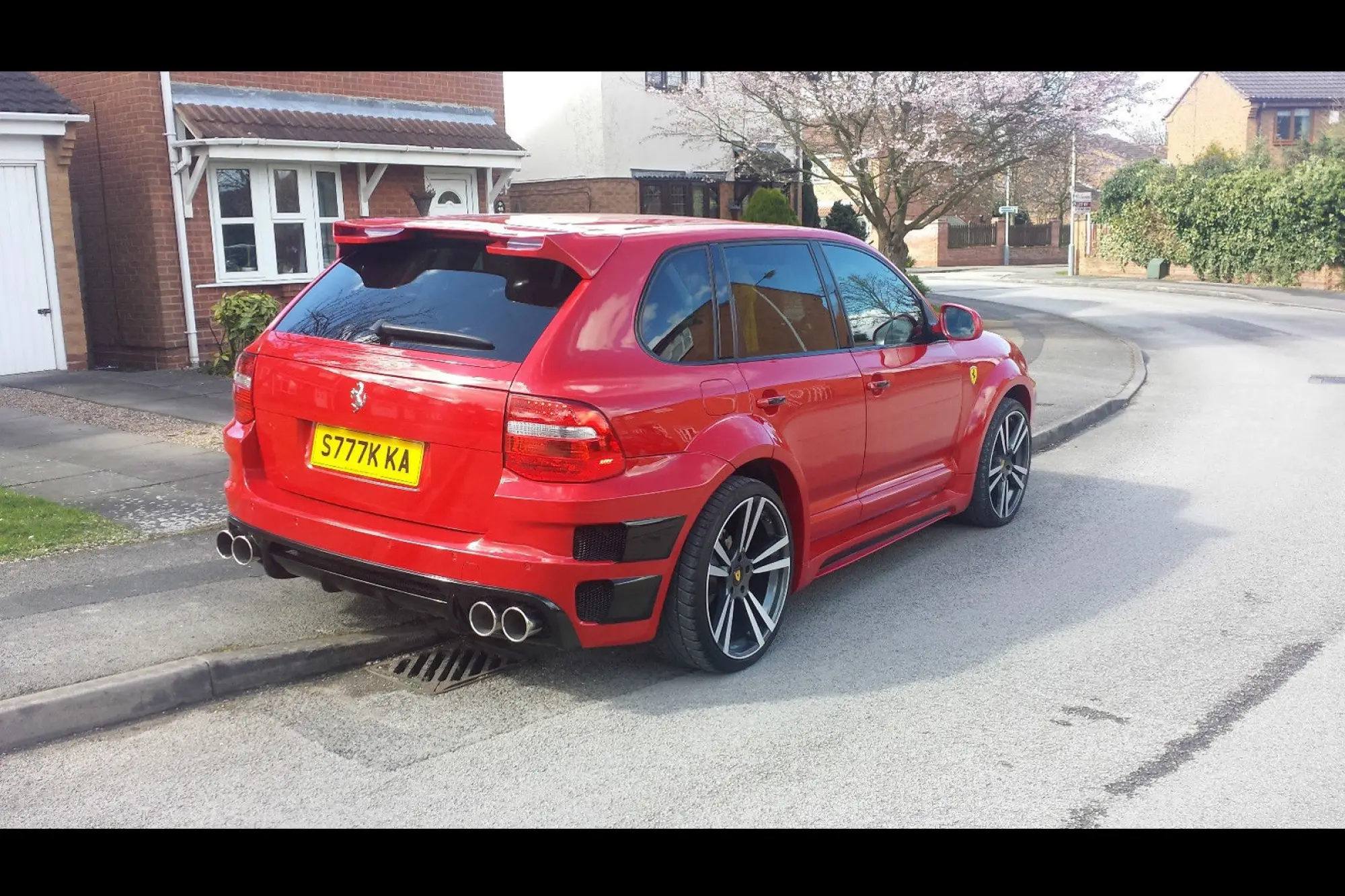 Porsche Cayenne Ferrari - 10
