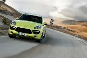 Porsche Cayenne GTS 2012