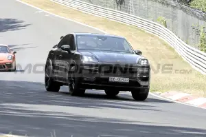 Porsche Cayenne GTS Coupé - Foto Spia 10-08-2022 - 9