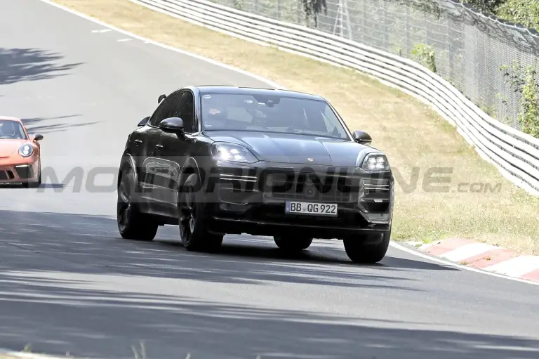Porsche Cayenne GTS Coupé - Foto Spia 10-08-2022 - 9