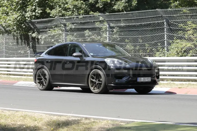 Porsche Cayenne GTS Coupé - Foto Spia 10-08-2022 - 5