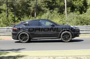 Porsche Cayenne GTS Coupé - Foto Spia 10-08-2022 - 11