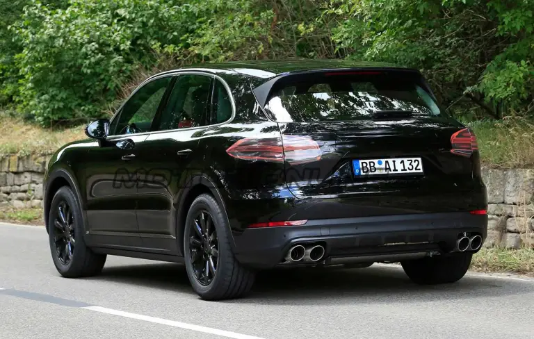 Porsche Cayenne MY 2018 - Foto spia 04-07-2017 - 16