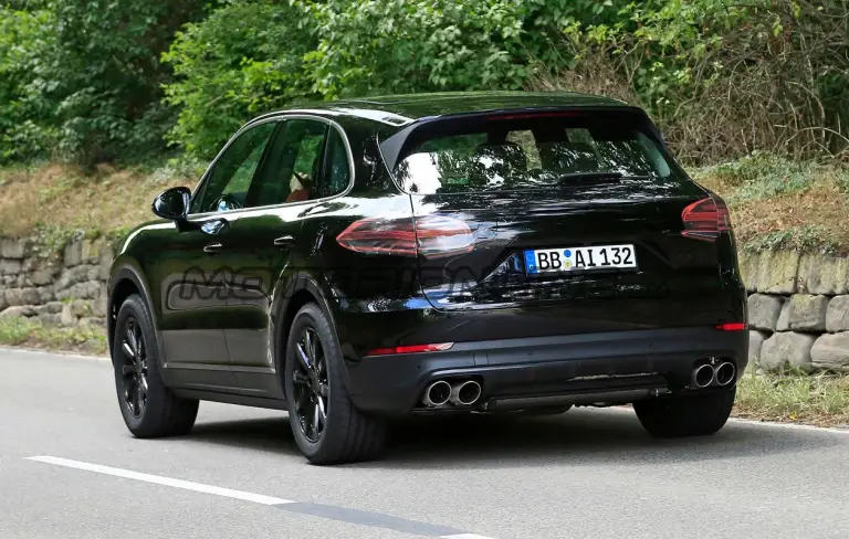 Porsche Cayenne MY 2018 - Foto spia 04-07-2017 - 17