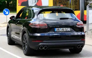 Porsche Cayenne MY 2018 - Foto spia 04-07-2017 - 8