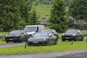 Porsche Cayenne MY 2018 foto spia 20 luglio 2016 - 3