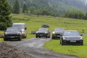 Porsche Cayenne MY 2018 foto spia 20 luglio 2016 - 4