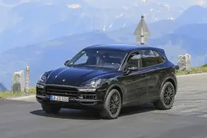 Porsche Cayenne MY 2018 foto spia 20 luglio 2016 - 5