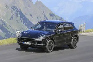 Porsche Cayenne MY 2018 foto spia 20 luglio 2016