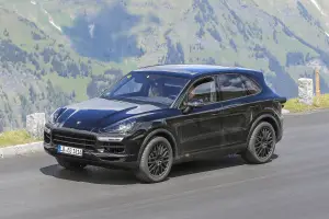 Porsche Cayenne MY 2018 foto spia 20 luglio 2016